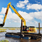 Bau Verwenden Sie einen 14-Meter-Bagger mit langem Ausleger zum Ausbaggern von Flüssen
