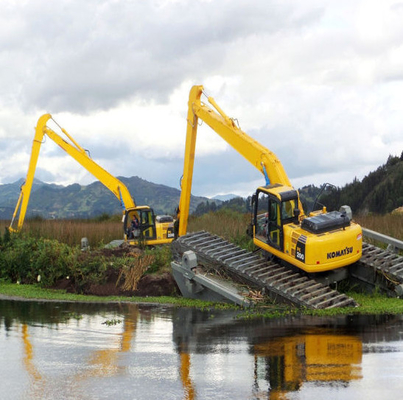 Amphibischer Bagger Long Reach 14M, langer Arm des Boom-CAT320, der den Fluss gräbt