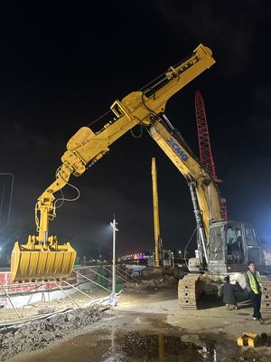 Anpassbarer Bagger XE370 Drei-Stufen-Teleskoparm BS900 Material leichter effizienter beim Tragen von Eimer oder Greifen 37T